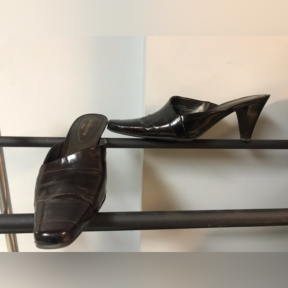 Liz Claiborne Flex patent leather closed toe sandals Size 7 US - Picture 3 of 5